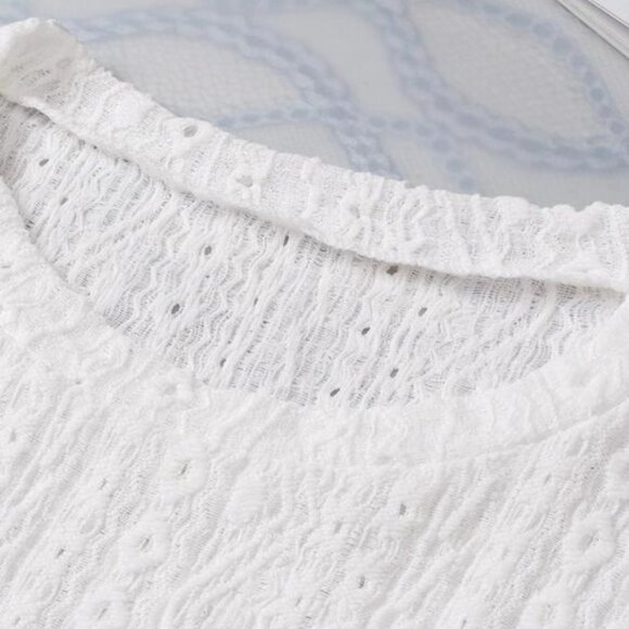 SAMBA Embroidered Eyelet BubbleSleeve Top